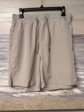 Men's Size Medium Light Gray Active Drawstring Shorts